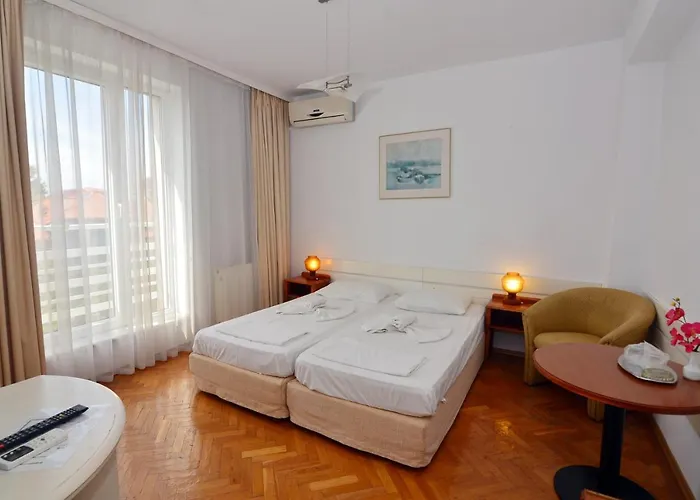 Astoria إيفوري نورد